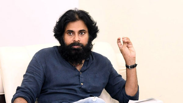 పవన్ కళ్యాణ్‌తో పోలీసు ఉన్నతాధికారుల భేటీ