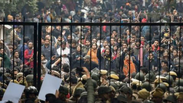 JNU: Seize phones of members of WhatsApp groups that plotted the attack, HC tells police JNU: Seize phones of members of WhatsApp groups that plotted the attack, HC tells police