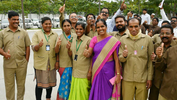 ఆర్టీసీ కార్మికులకు చెల్లింపు చెయ్యని జీతాలను సంక్రాంతికి ఇస్తామన్న యాజమాన్యం ఆర్టీసీ కార్మికులకు చెల్లింపు చెయ్యని జీతాలను సంక్రాంతికి ఇస్తామన్న యాజమాన్యం