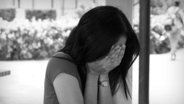 జ్యోతి అనే మహిళను స్తంభానికి కట్టేసి కొట్టిన దారుణ ఘటన జ్యోతి అనే మహిళను స్తంభానికి కట్టేసి కొట్టిన దారుణ ఘటన