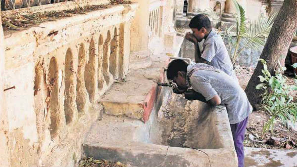 విద్యార్థులకు లేని తాగునీటి వసతి విద్యార్థులకు లేని తాగునీటి వసతి