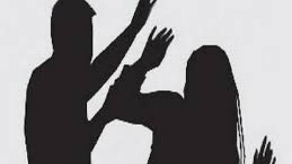 చిత్రహింసలు తట్టుకోలేని కుమార్తె 