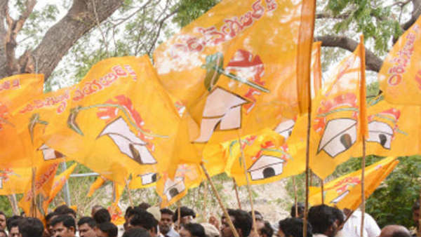 కడప టీడీపీ ఆఫీస్ స్థల రద్దుపై సీరియస్ .. కోర్టుకు వెళ్తాం అంటున్న టీడీపీ నాయకులు కడప టీడీపీ ఆఫీస్ స్థల రద్దుపై సీరియస్ .. కోర్టుకు వెళ్తాం అంటున్న టీడీపీ నాయకులు