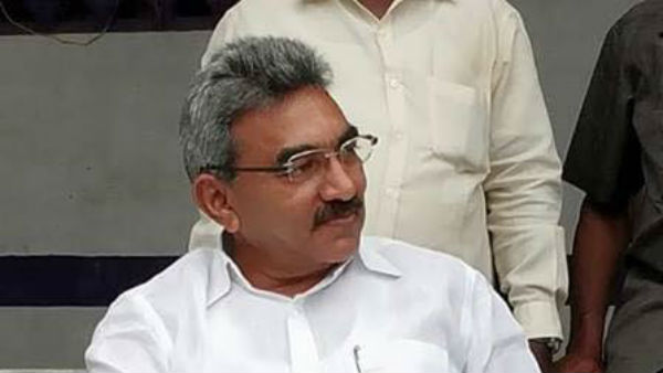 మాజీ మంత్రి ఆలపాటి రాజా పాదయాత్రను అడ్డుకున్న పోలీసులు