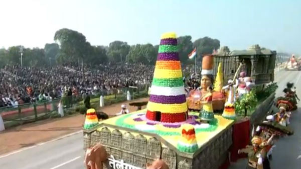 బతుకమ్మగా తెలంగాణ శకటం.. 