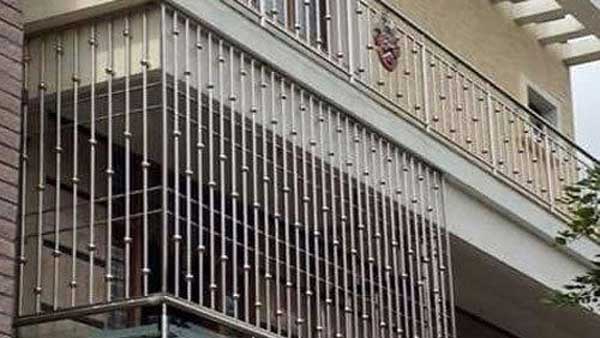 దక్షిణం బాల్కనీకి గ్రిల్ పెట్టుకుంటే ఎలా ఉంటుంది:- 