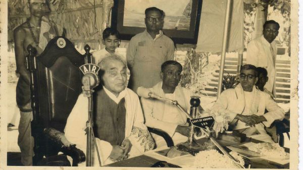  1953 నవంబర్ 30న అసెంబ్లీలో తీర్మానం