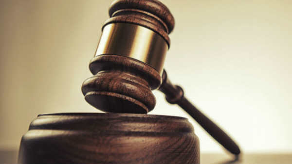 తాగుబోతు మొగుడు ఆస్తి తగలేశాడు 