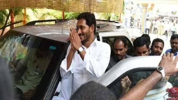వ్యక్తిగత హాజరు మినహాయింపుకు హైకోర్టులో జగన్ పిటీషన్ వ్యక్తిగత హాజరు మినహాయింపుకు హైకోర్టులో జగన్ పిటీషన్
