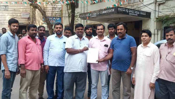 బహిరంగ క్షమాపణలు చెప్పాలంటూ..