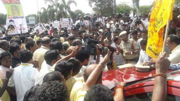 పెట్రోల్ బాలిట్ తో బెదిరింపు..