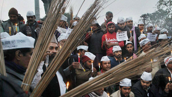 ఊడ్చేసిన చీపురు..