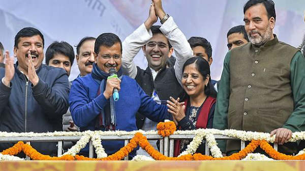 24 మహిళా నేతలకు టికెట్లు.. 24 మహిళా నేతలకు టికెట్లు..