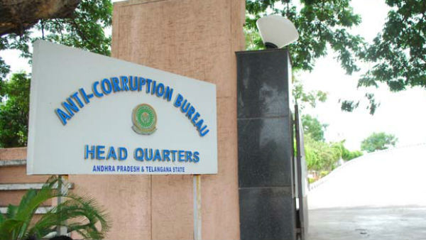 విజయవాడలో అక్రమ కట్టడాలకు అనుమతులు ఇచ్చిన అధికారులు విజయవాడలో అక్రమ కట్టడాలకు అనుమతులు ఇచ్చిన అధికారులు