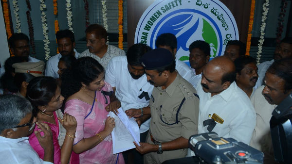 ఫొటోలు, క్లిప్పింగులతో ఫిర్యాదు.. 