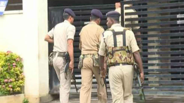 షెల్ కంపెనీలను సృష్టించి లావాదేవీలు జరిపినట్టు గుర్తించిన ఐటీ