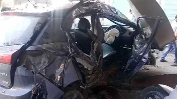 కర్మన్‌ఘాట్‌లో కారు ప్రమాదం