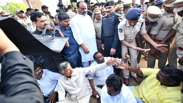 వైసీపీ దాడులపై గవర్నర్ కు టీడీపీ ఫిర్యాదు