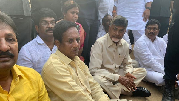 బాబు పర్యటన తిప్పికొట్టే ప్రతి వ్యూహాలు రచిస్తున్న వైసీపీ