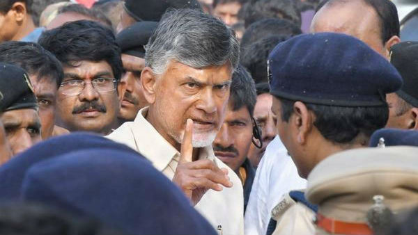 రోజంతా హైడ్రామా.. చివర్లో హైదరాబాద్కు చంద్రబాబు రోజంతా హైడ్రామా.. చివర్లో హైదరాబాద్కు చంద్రబాబు