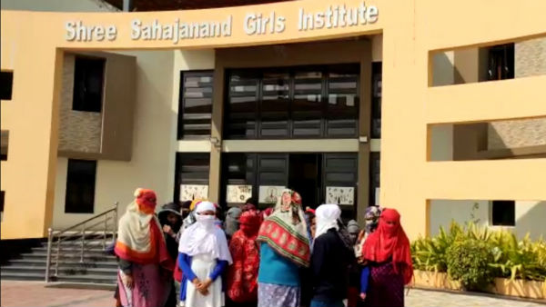 సాంప్రదాయ నియమాలు తప్పనిసరి.. సాంప్రదాయ నియమాలు తప్పనిసరి..