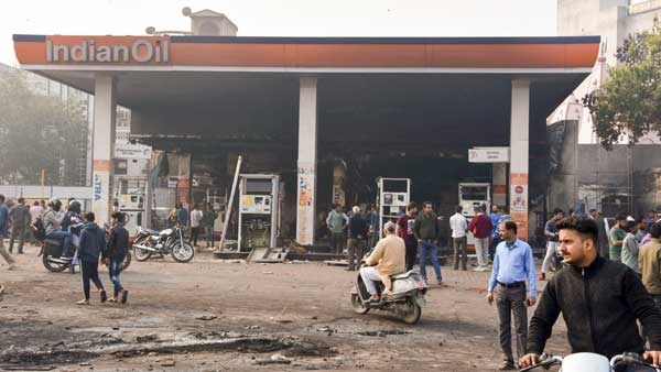 ఇప్పటికీ జాడ తెలీక ఆస్పత్రుల చుట్టూ తిరుగుతున్న కుటుంబాలు