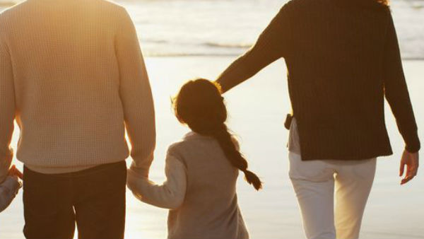 స్నేహితుడ్ని తమ వెంట..