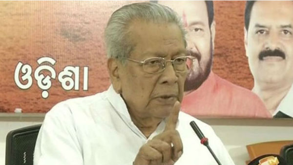 గవర్నర్ హరి చందన్ కు మండలి చైర్మన్ ఫిర్యాదు