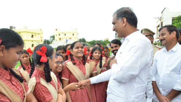 స్కూళ్లలో తప్పనిసరి యోగా