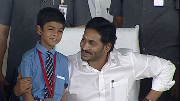 CM Jagan had brought reforms in education,says govt school kid
