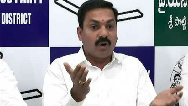 కేసు విచారణకు కోర్టుకు హాజరైన ఎమ్మెల్యే కాకాణి గోవర్ధన్ రెడ్డి