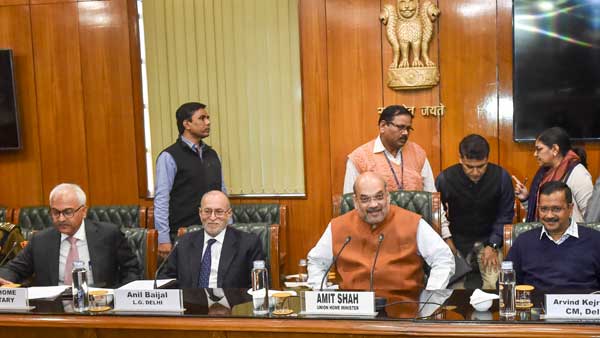 కేజ్రీవాల్ సమీక్ష