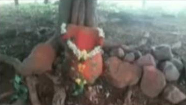 టీచర్ పై గ్రామస్తుల ఆగ్రహం..కేసు నమోదు