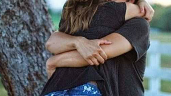 బయటికొస్తున్న బాధితురాళ్లు.. బయటికొస్తున్న బాధితురాళ్లు..