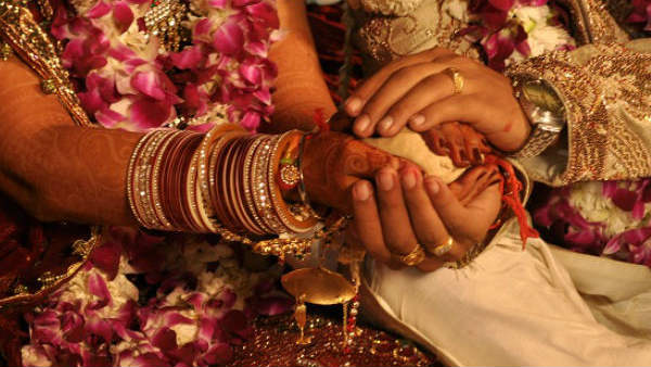 వరుడిని తరిమి తరిమి కొట్టిన మొదటి భార్య వరుడిని తరిమి తరిమి కొట్టిన మొదటి భార్య