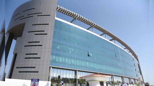 లక్ష చదరపు అడుగుల విస్తీర్ణంలో..