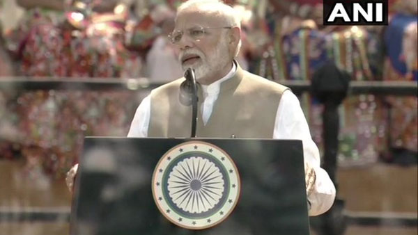 అప్పుడు హోడీ మోడీ- ఇప్పుడు నమస్తే ట్రంప్