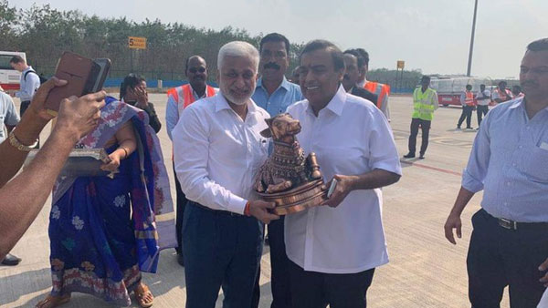 సీఎం జగన్‌తో ముఖేష్ అంబానీ భేటీ