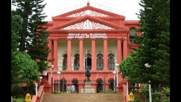 మాజీ కారు డ్రైవర్ రివర్స్ 