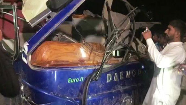 20 killed, several others injured as passenger train collides with bus in Sukkur 20 killed, several others injured as passenger train collides with bus in Sukkur