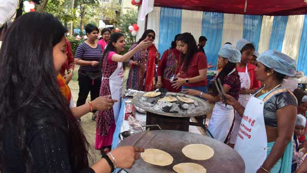 menstruating women cook ‘period feast’ for over 300 citizens in Delhi menstruating women cook ‘period feast’ for over 300 citizens in Delhi