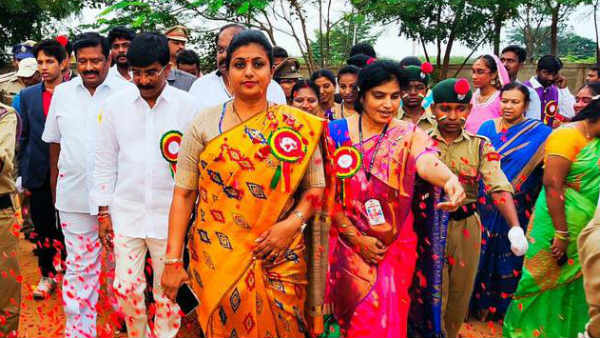 రాజీనామా చేస్తే క్యాబినెట్ లో రెండు ఖాళీలు.. రోజాకు మంత్రిగా అవకాశం ? రాజీనామా చేస్తే క్యాబినెట్ లో రెండు ఖాళీలు.. రోజాకు మంత్రిగా అవకాశం ?