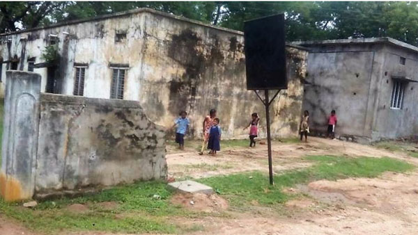 పాఠశాలలో కనీస వసతుల కొరత పాఠశాలలో కనీస వసతుల కొరత