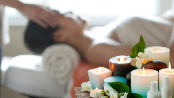 కేపీహెచ్ బీలో స్పా పై పోలీసుల దాడి 