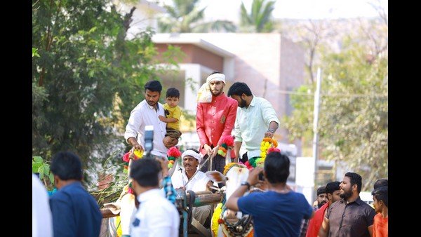 అంబాని కొడుకు పెళ్లిలోని టీం అంబాని కొడుకు పెళ్లిలోని టీం