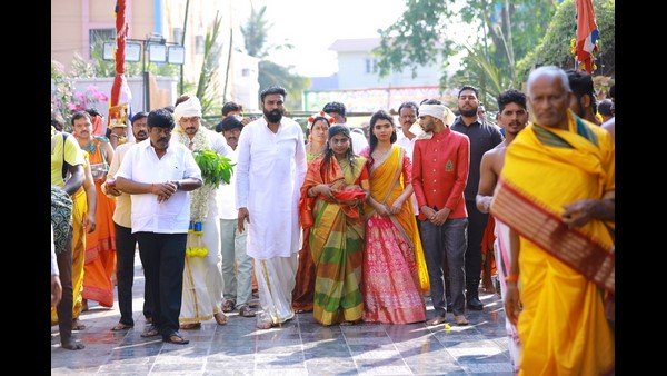 కల్యాణ మండపం సెట్టింగ్ కోసం 500 మంది! కల్యాణ మండపం సెట్టింగ్ కోసం 500 మంది!