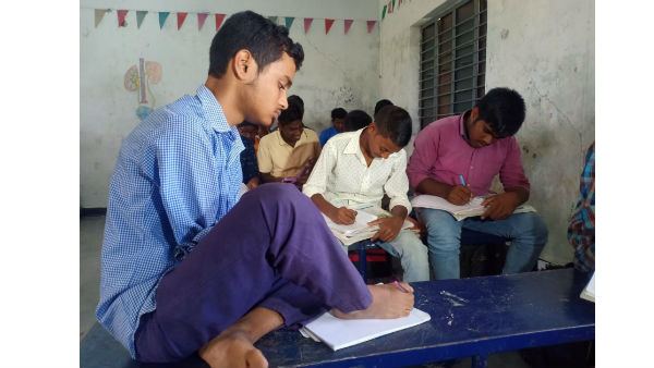 షయాన్ ఆత్మవిశ్వాసానికి టీచర్లు ఫిదా 