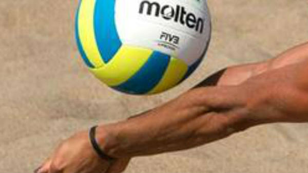 మంచి వాలీబాల్ ప్లేయర్ .. స్ఫూర్తి దాయకం ఈ విద్యార్ధి పోరాటం 