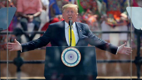 మోతెరాలో మోతపుట్టించిన ట్రంప్.. 