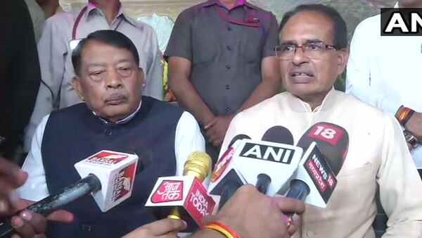 కాంగ్రెస్‌కు షాకిచ్చిన 22 మంది ఎమ్మెల్యేలు